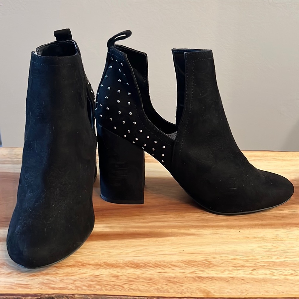 Womens Steve Madden Silver Studded Cut Out Ankle Booties size 6.5